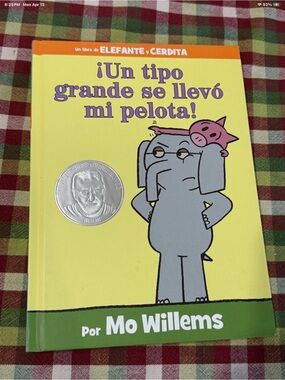 ¡Un Tipo Grande Se Llevó Mi Pelota!-An Elephant and Piggie Book, Spanish Edition